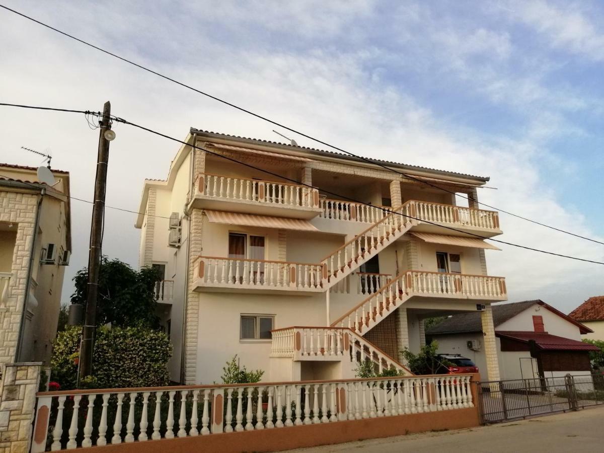Apartments Brkovic Sukosan Bagian luar foto