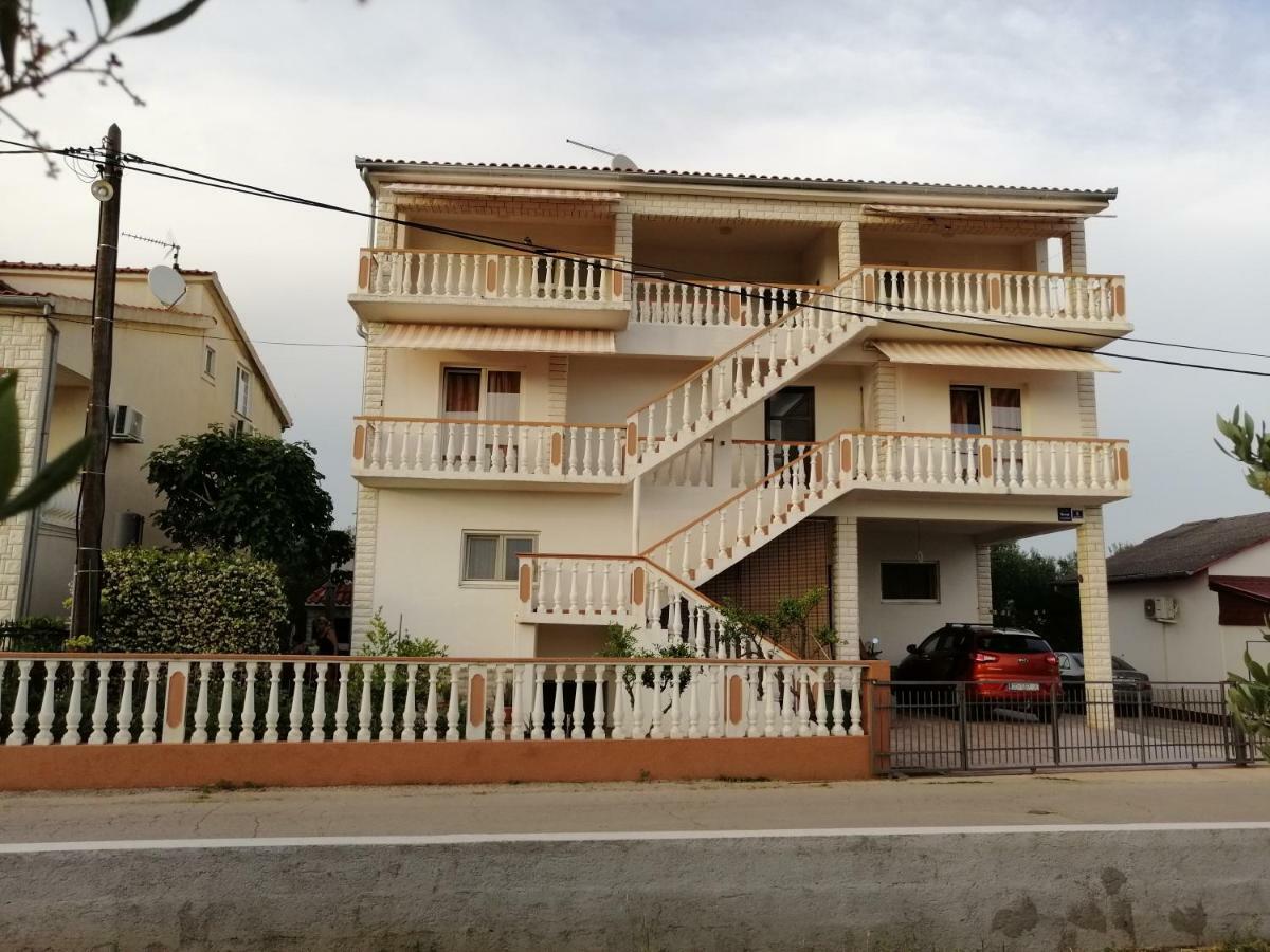 Apartments Brkovic Sukosan Bagian luar foto